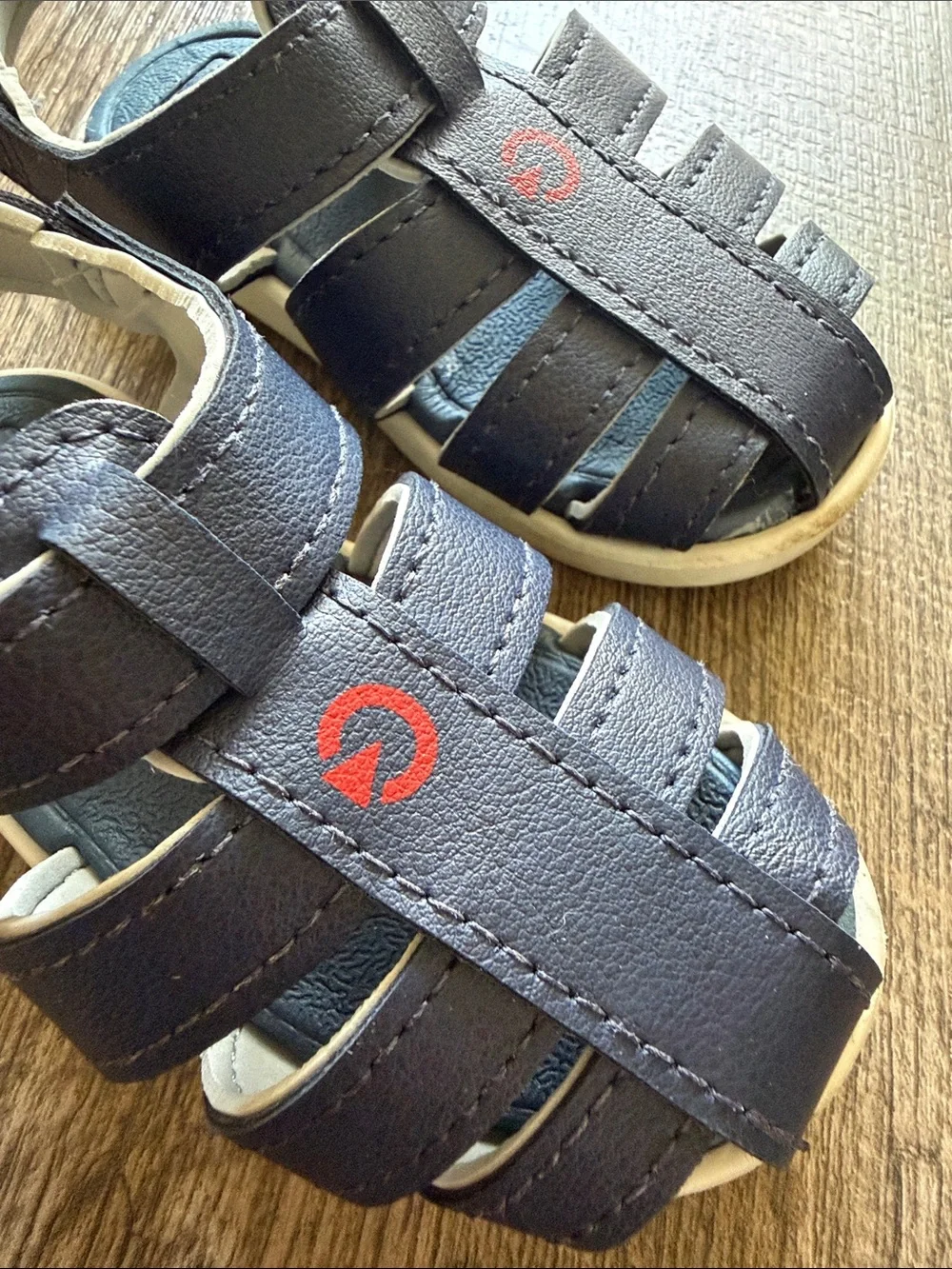 Cartago kids Navy Blue Sandals with Red Accent, Velcro straps. Size 7